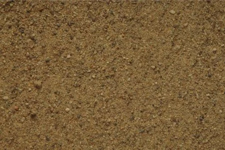 Zblízka viditelný štěrk pro beton s drobnými kameny.