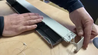 Ruční výměna lanka u žaluzie s viditelnými šňůrkami.