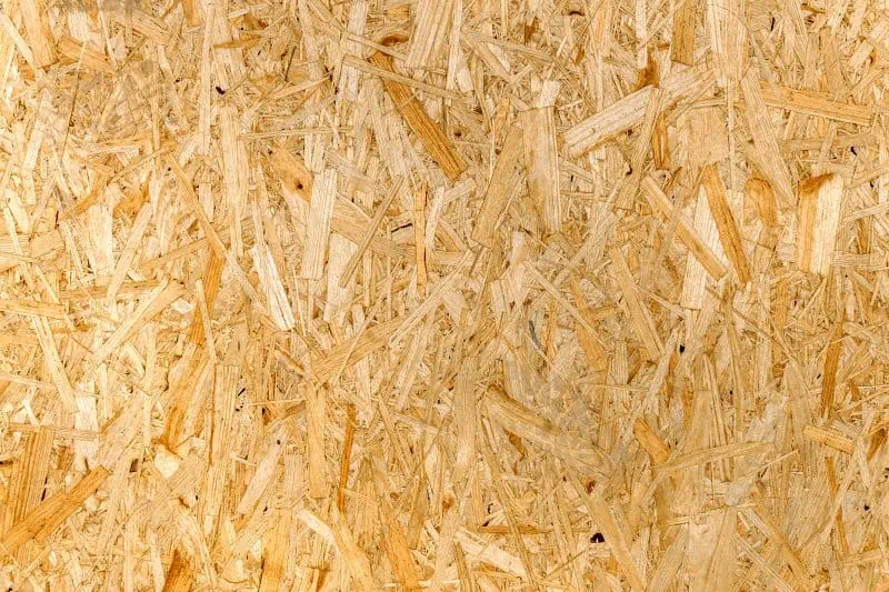 Povrchová textura desky z orientovaných dřevěných vláken OSB.