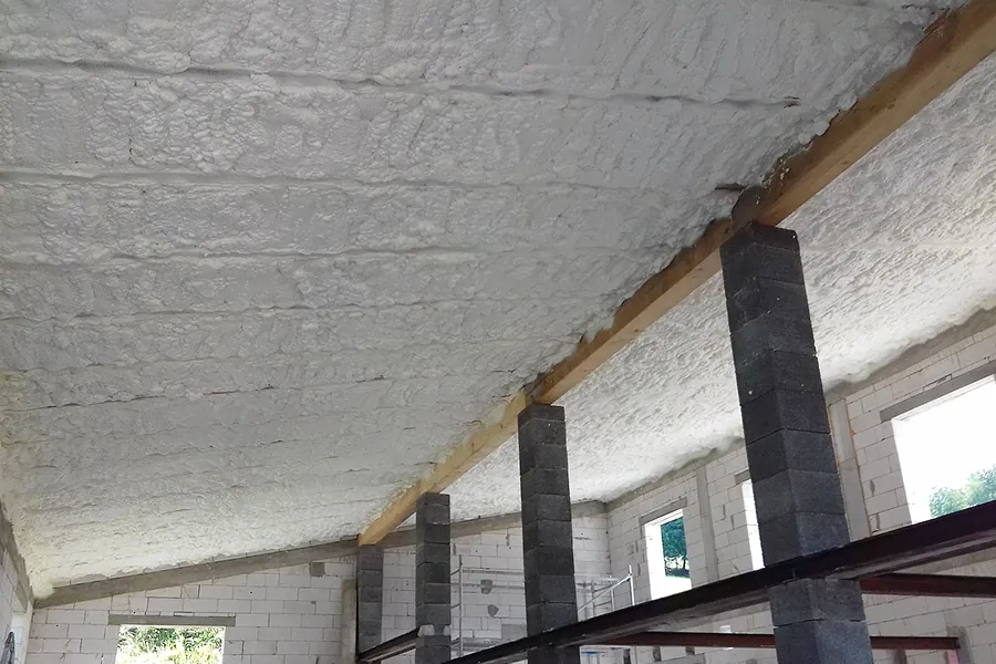 Návod na zateplení stropu zevnitř sprejem