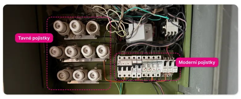 Porovnání starých a nových pojistek v elektrickém rozvaděči