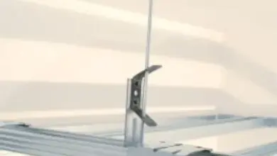 Křížový spoj pro nosníky sádrokartonového stropního roštu.