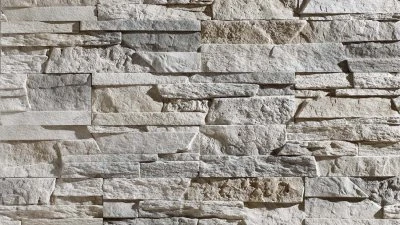 Příklad obložení komínu v interiéru přírodním kamenným dlaždicovým materiálem.