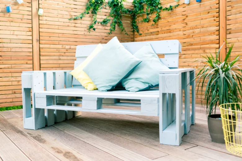 Pallet bench with cushions